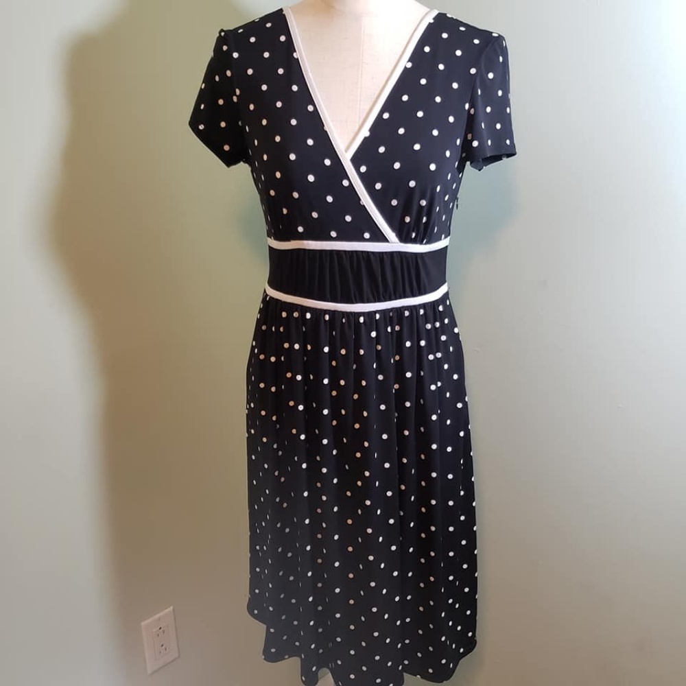 Sandra Darren Black White V-Neck Polka Dot